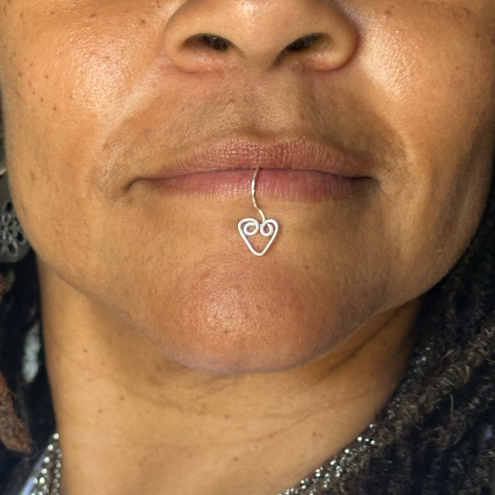 Lip Cuff